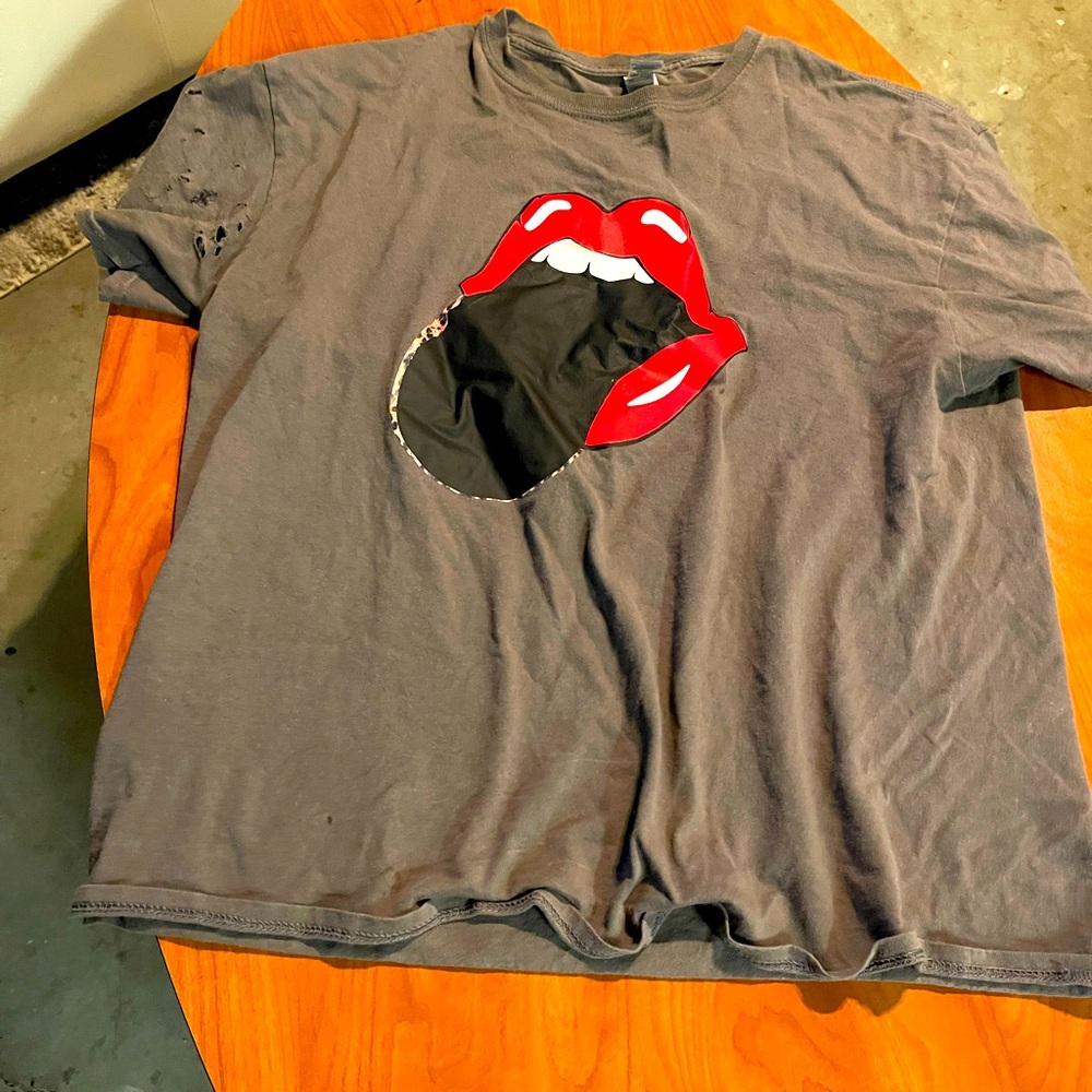Gray T-Shirt with Red Lips Graphic